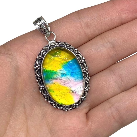 Jewelry - Colorful Oval Pendant Necklace